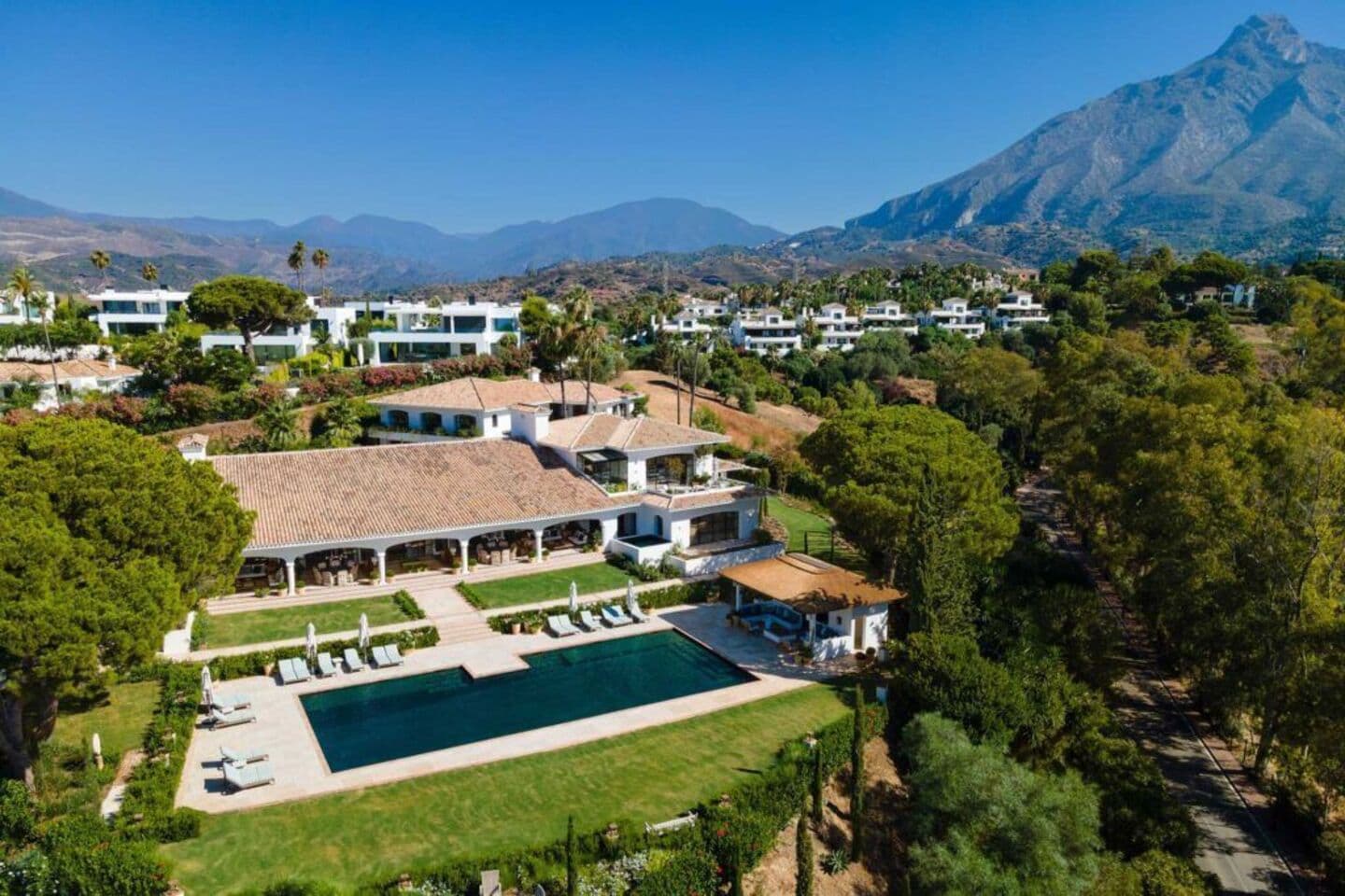 11-bedroom villa in Golden Mile