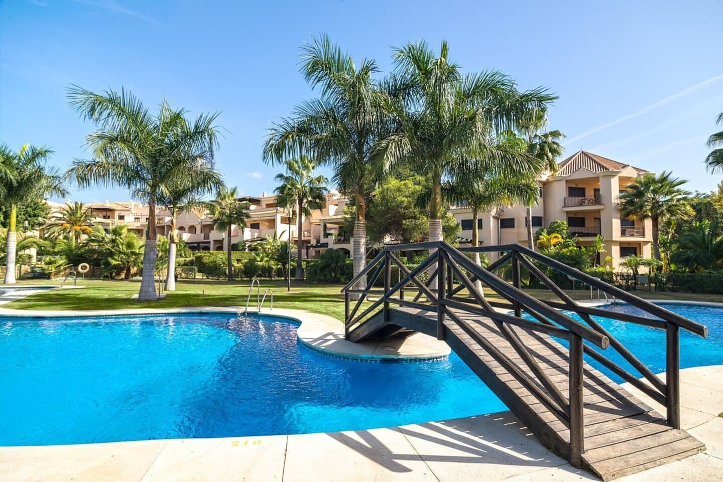 2-bedroom penthouse in Puerto Banus photo 1