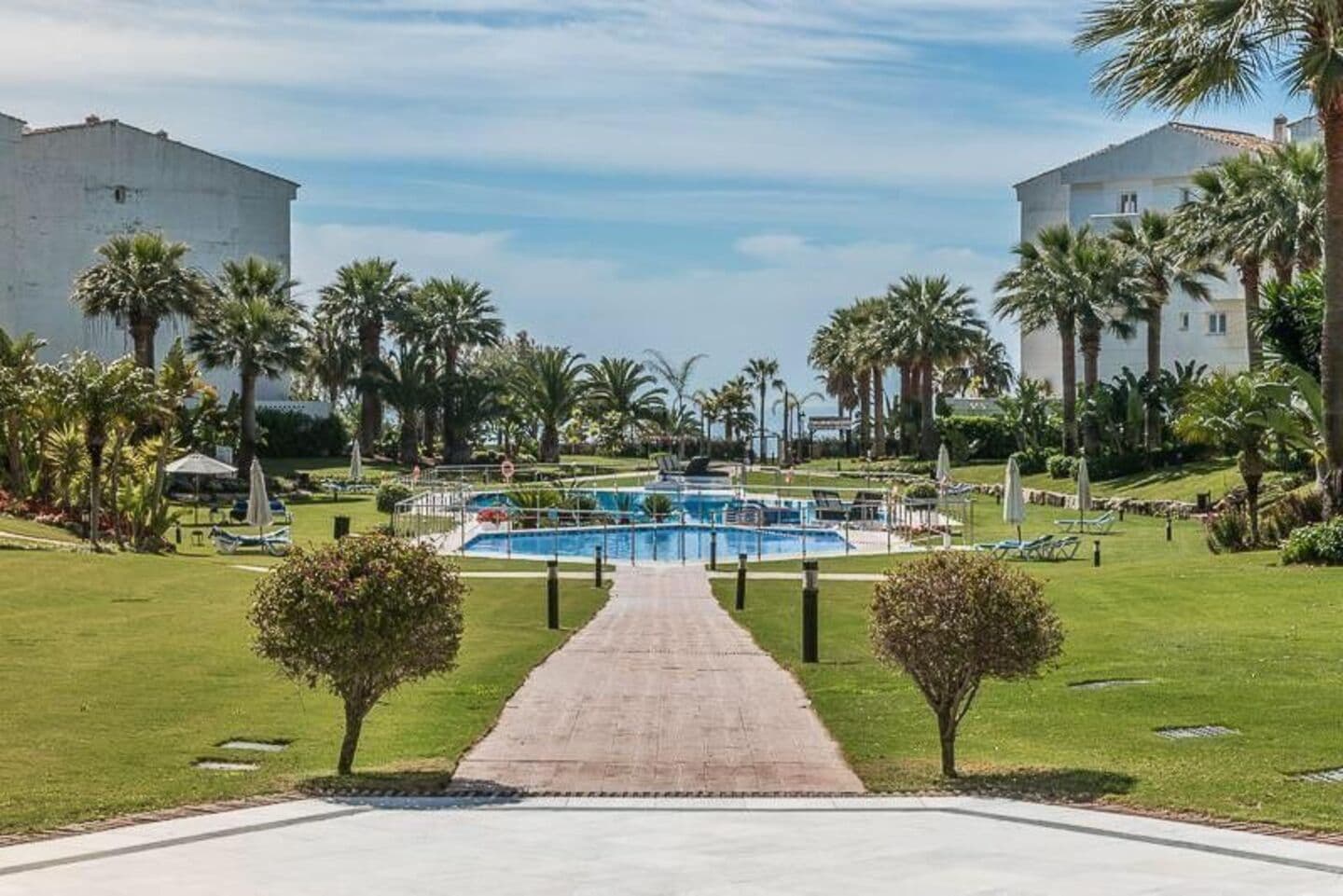 2-bedroom apartment in Puerto Banus photo 1
