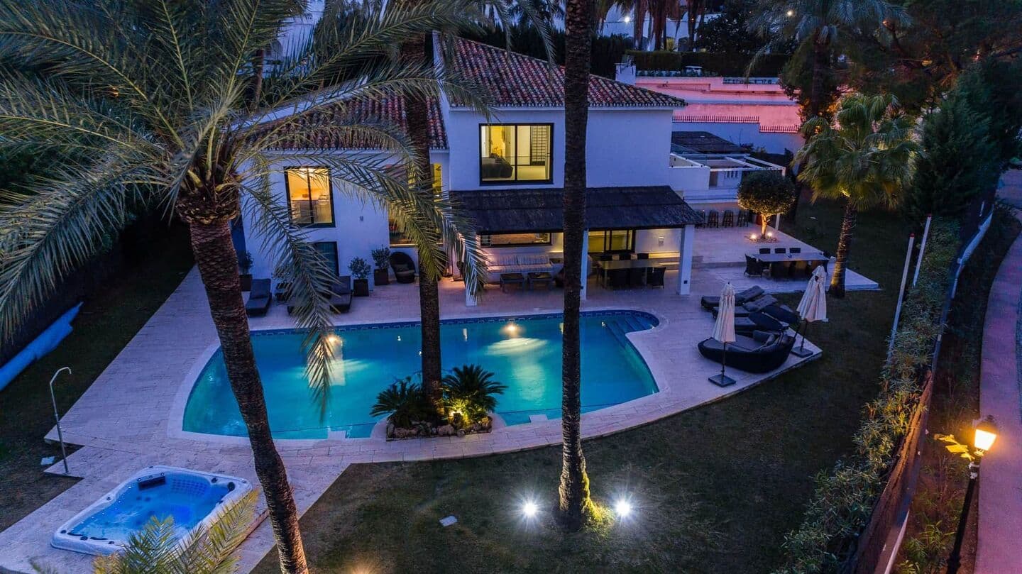 6-bedroom villa in Nueva Andalucia photo 1