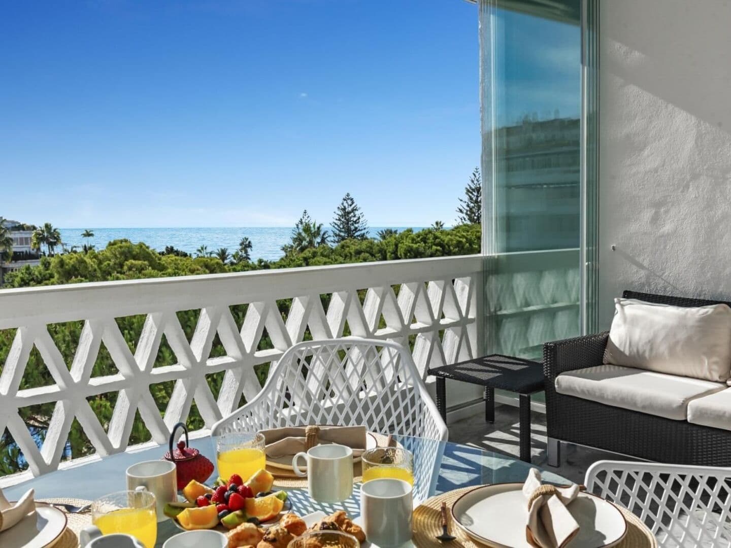 2-bedroom apartment in Playas del Duque photo 1