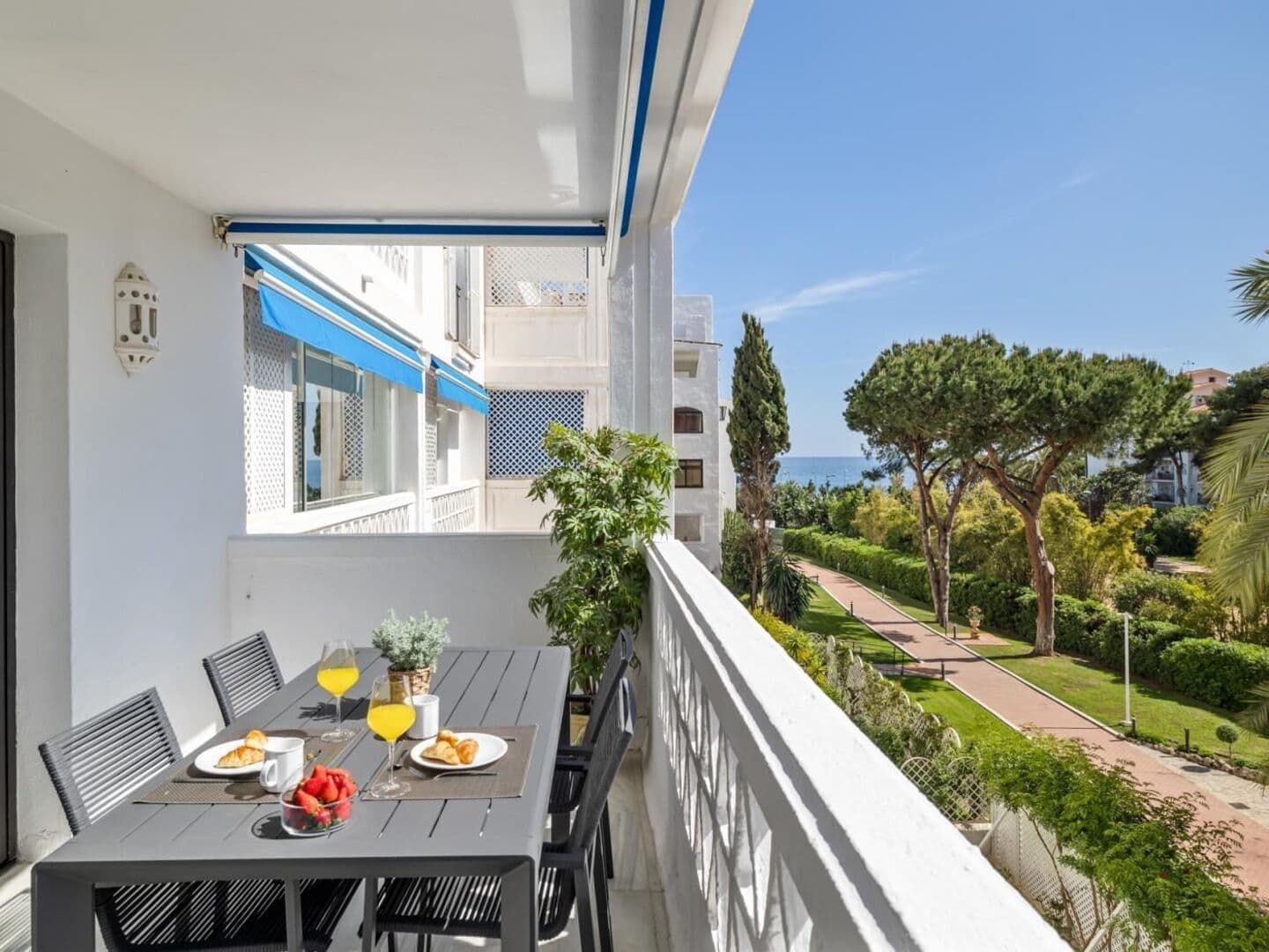 2-bedroom apartment in Playas del Duque photo 1