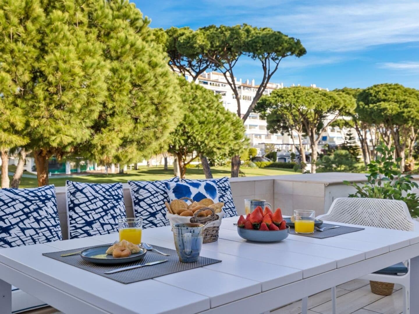 2-bedroom apartment in Playas del Duque photo 1