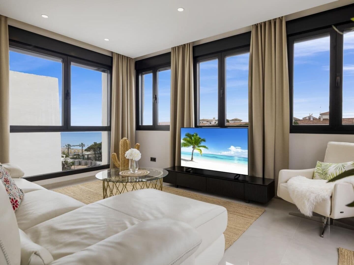 2-bedroom apartment in Playas del Duque photo 1