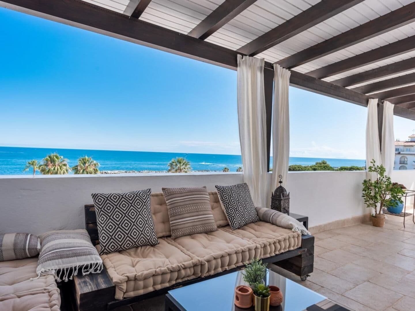 2-bedroom apartment in Playas del Duque photo 1