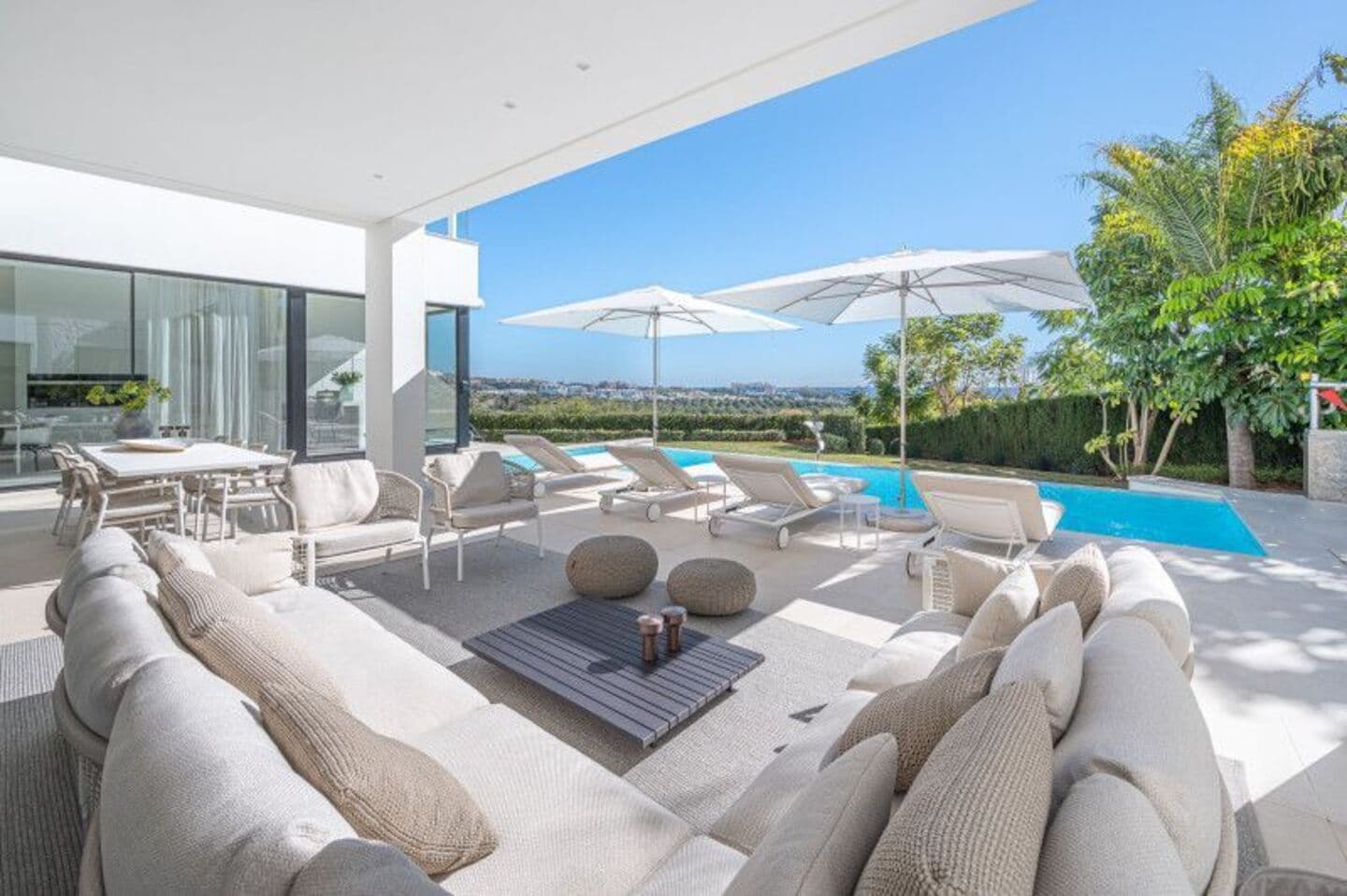 5-bedroom villa in Marbella photo 1