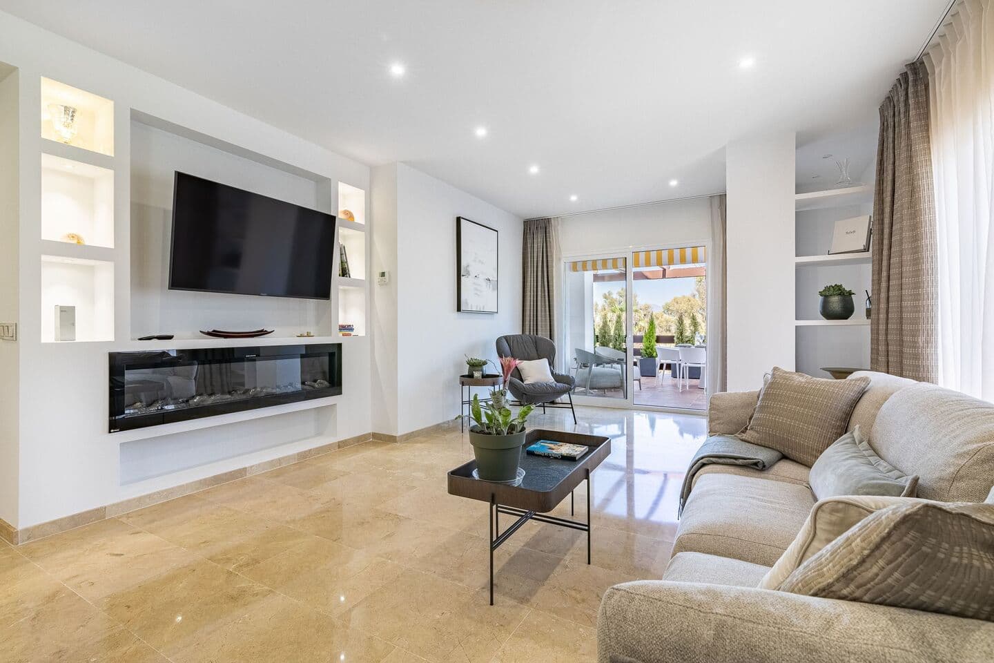 3-bedroom apartment in Golden Mile photo 1