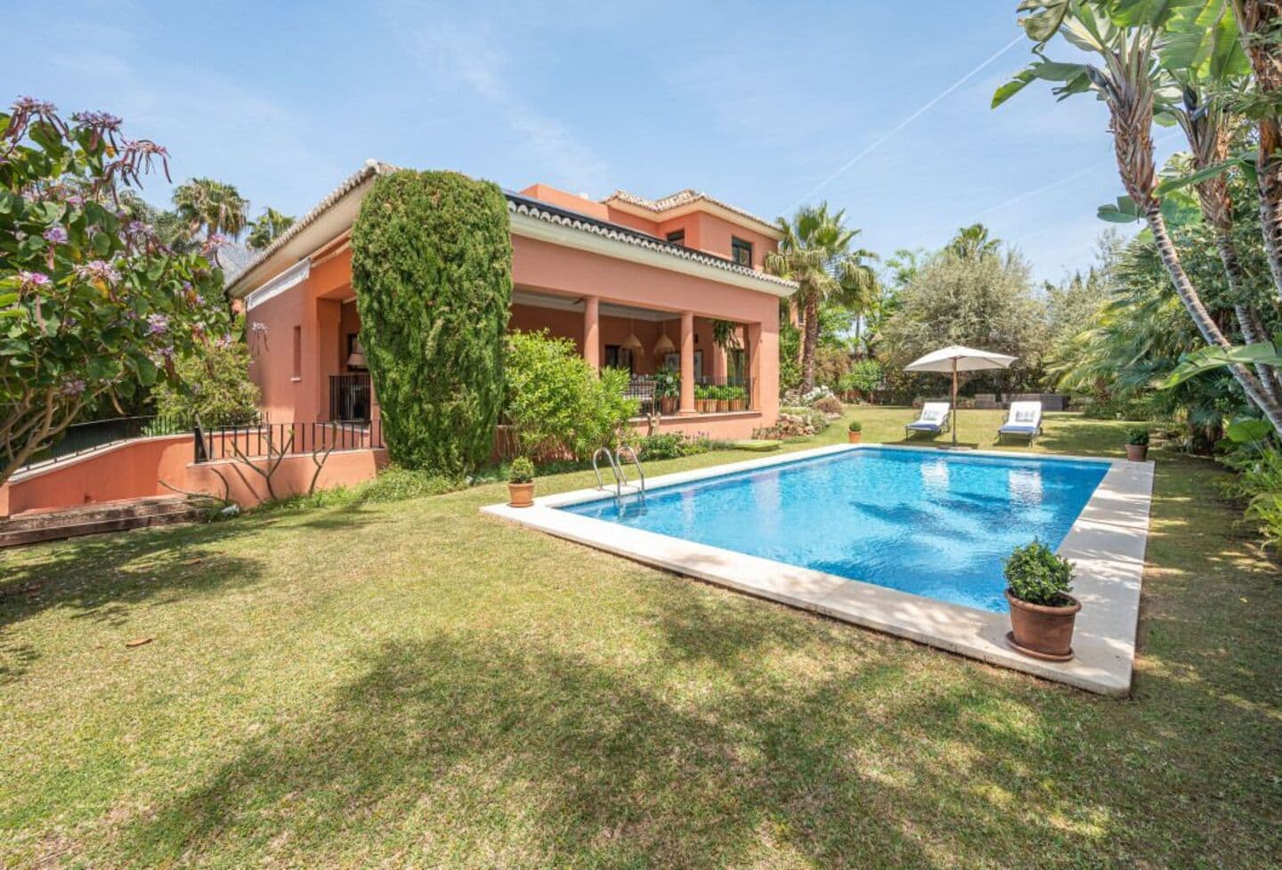 5-bedroom villa in Golden Mile photo 1