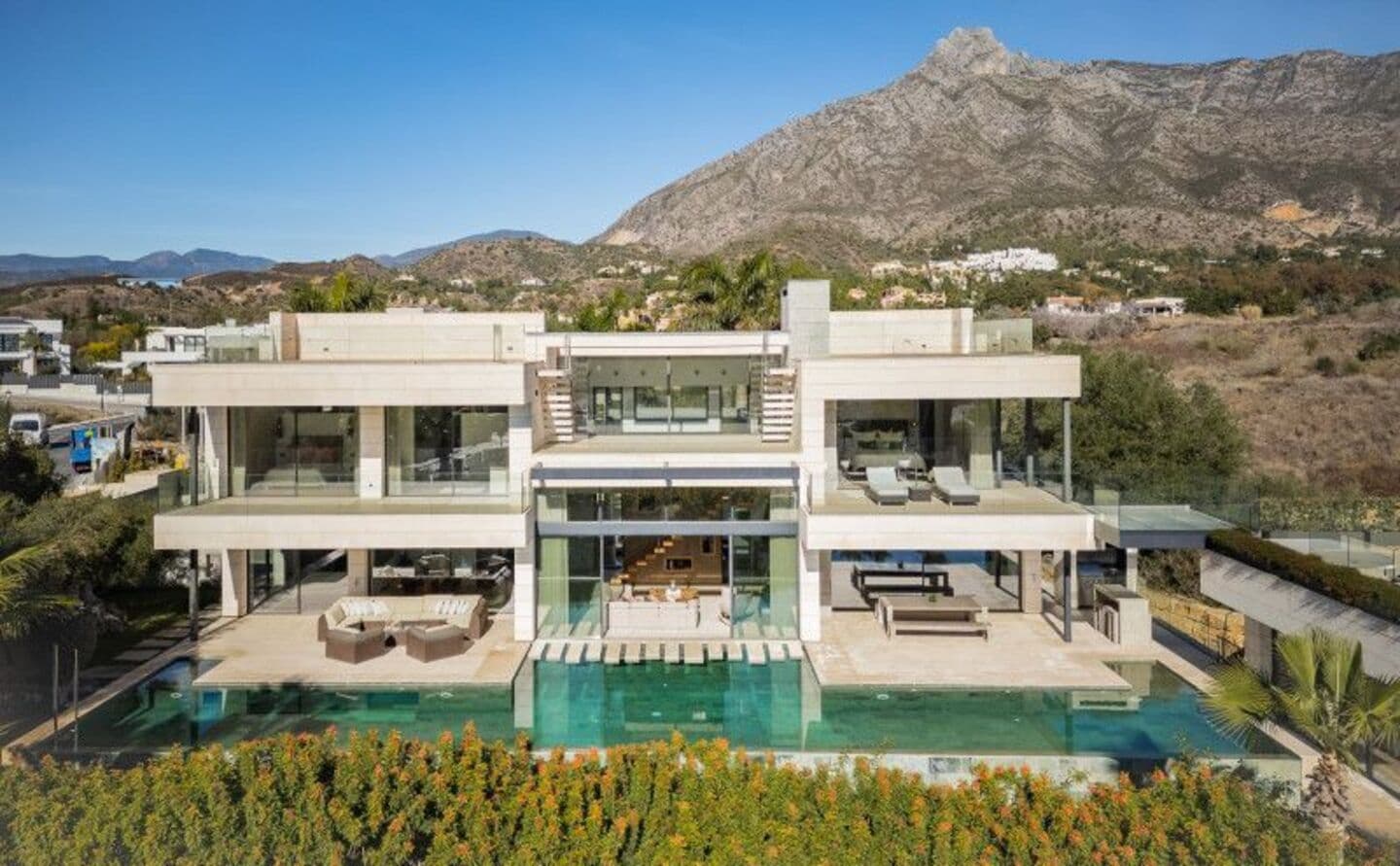 6-bedroom villa in Golden Mile
