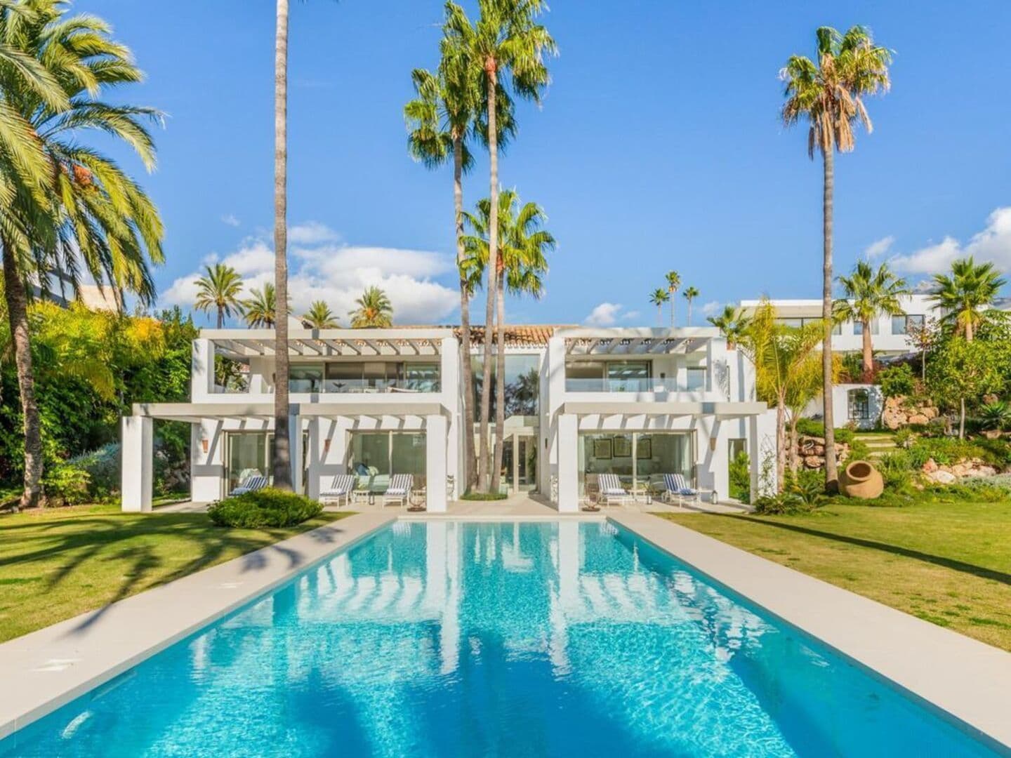 5-bedroom villa in Golden Mile photo 1