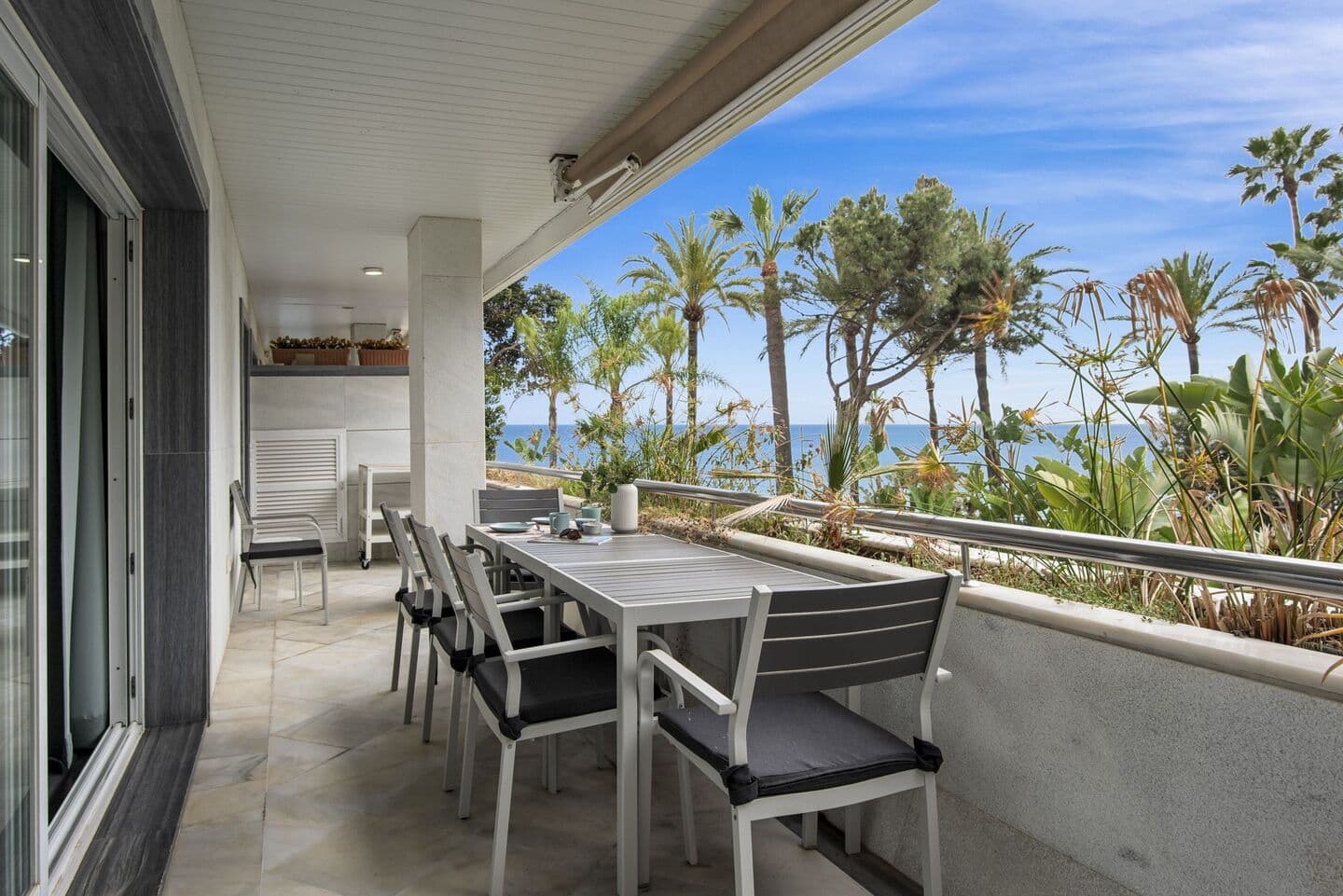 2-bedroom apartment in Marbella photo 1