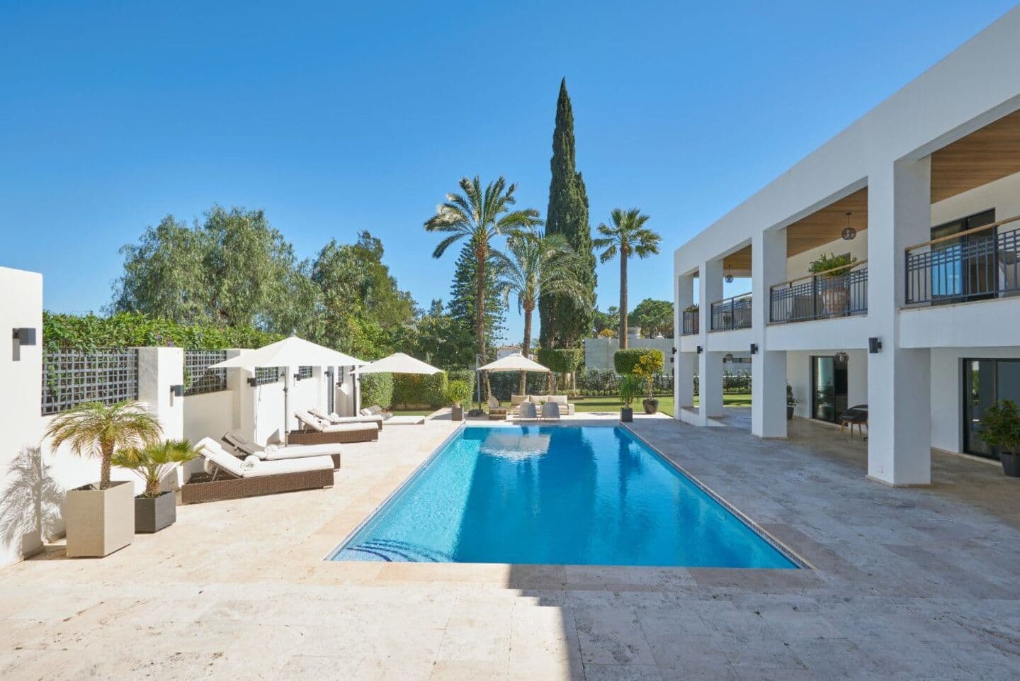 5-bedroom villa in Nueva Andalucia photo 1