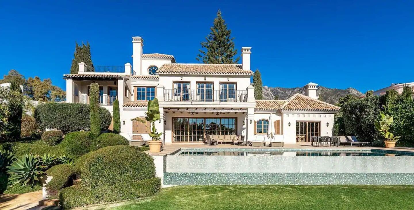 6-bedroom villa in Golden Mile photo 1