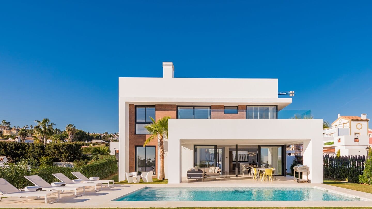 5-bedroom villa in New Golden Mile photo 1
