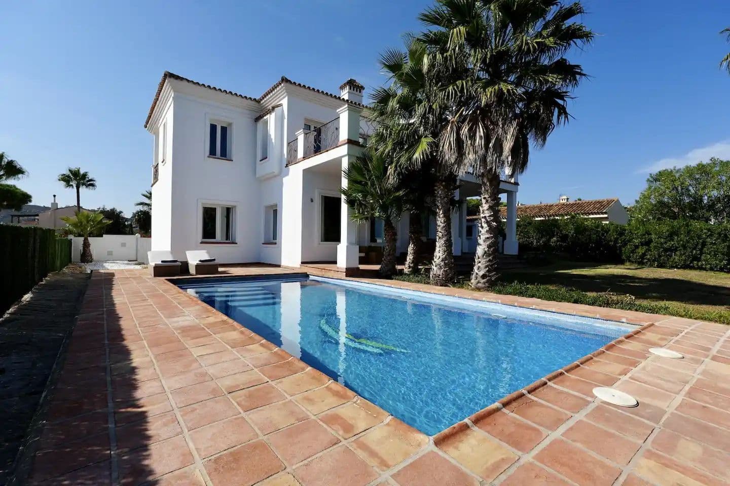 4-bedroom villa in Manilva photo 1
