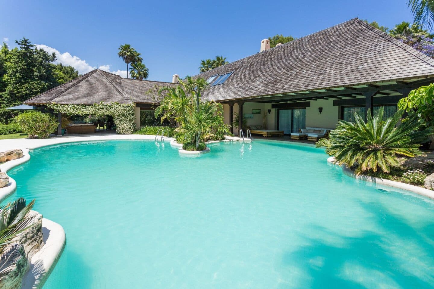 5-bedroom villa in Marbella photo 1