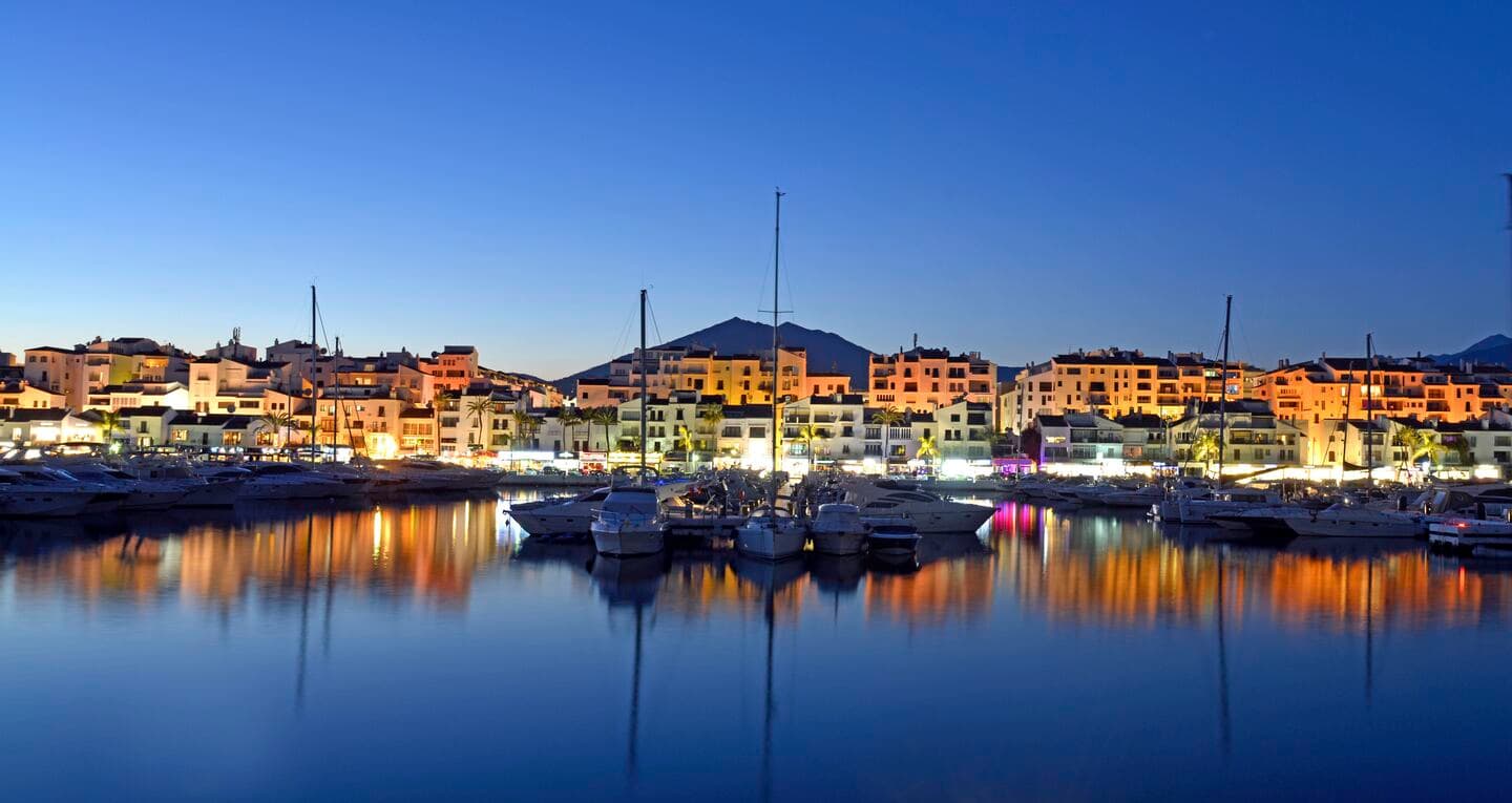 2-bedroom apartment in Puerto Banus photo 1