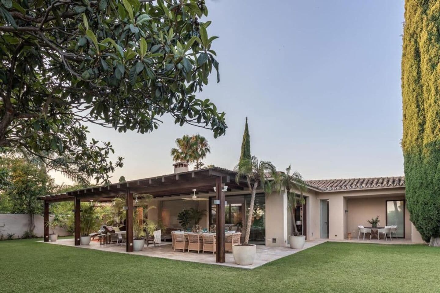 4-bedroom villa in Nueva Andalucia photo 1
