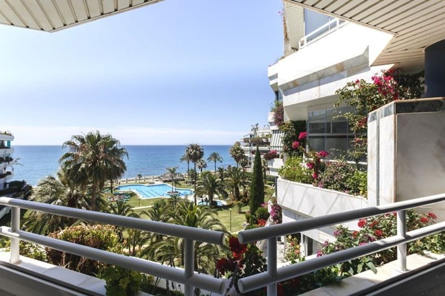 3-bedroom apartment in Esmeralda Playa photo 1