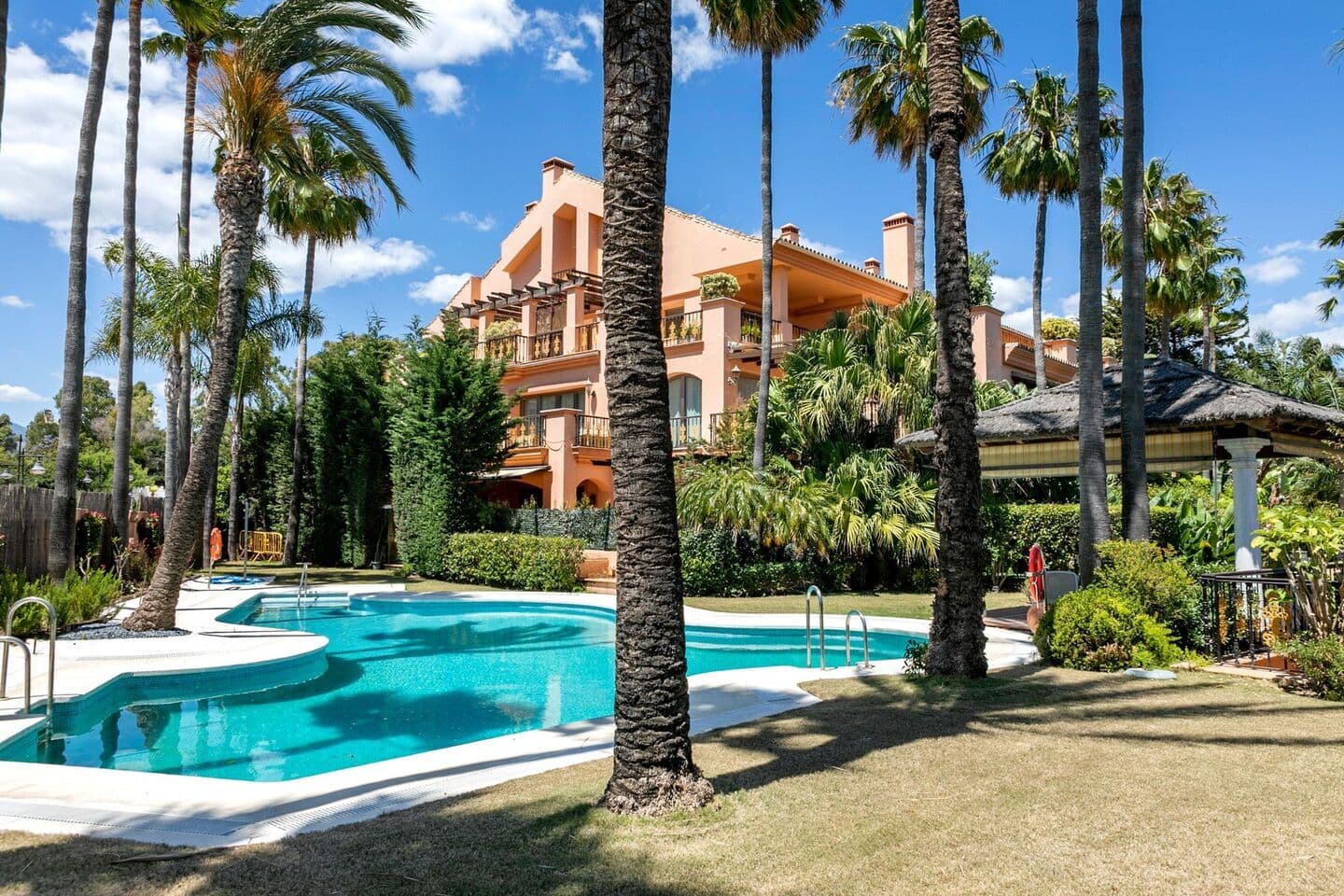 3-bedroom apartment in Nueva Andalucia photo 1
