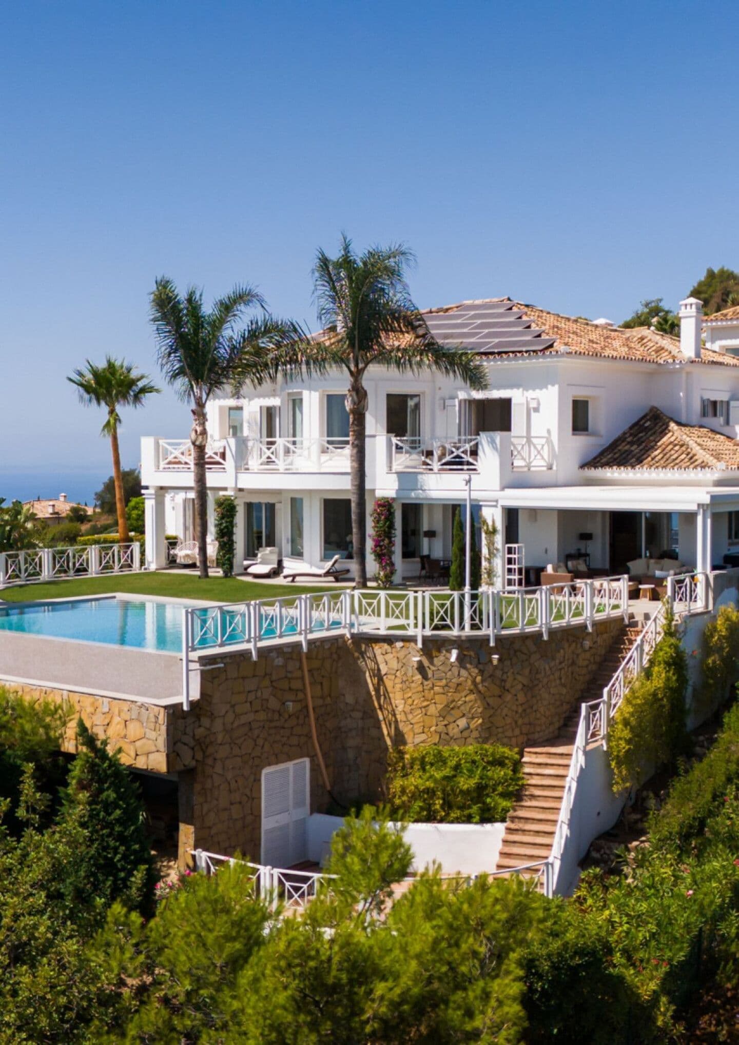 6-bedroom villa in Los Monteros photo 1