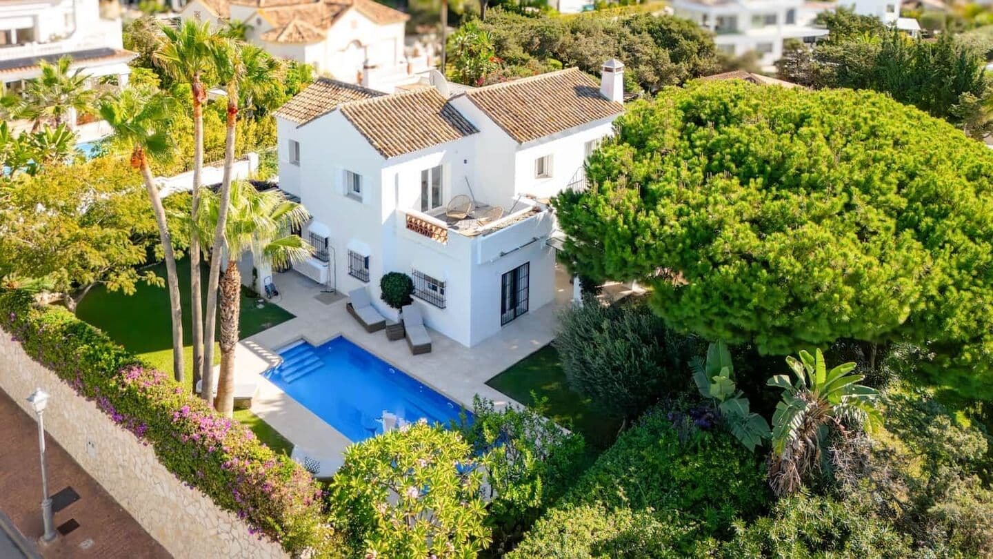 5-bedroom villa in Marbella photo 1