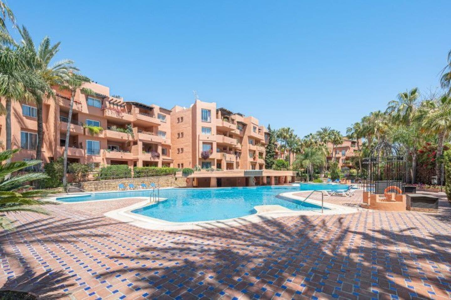 3-bedroom apartment in Golden Mile photo 1