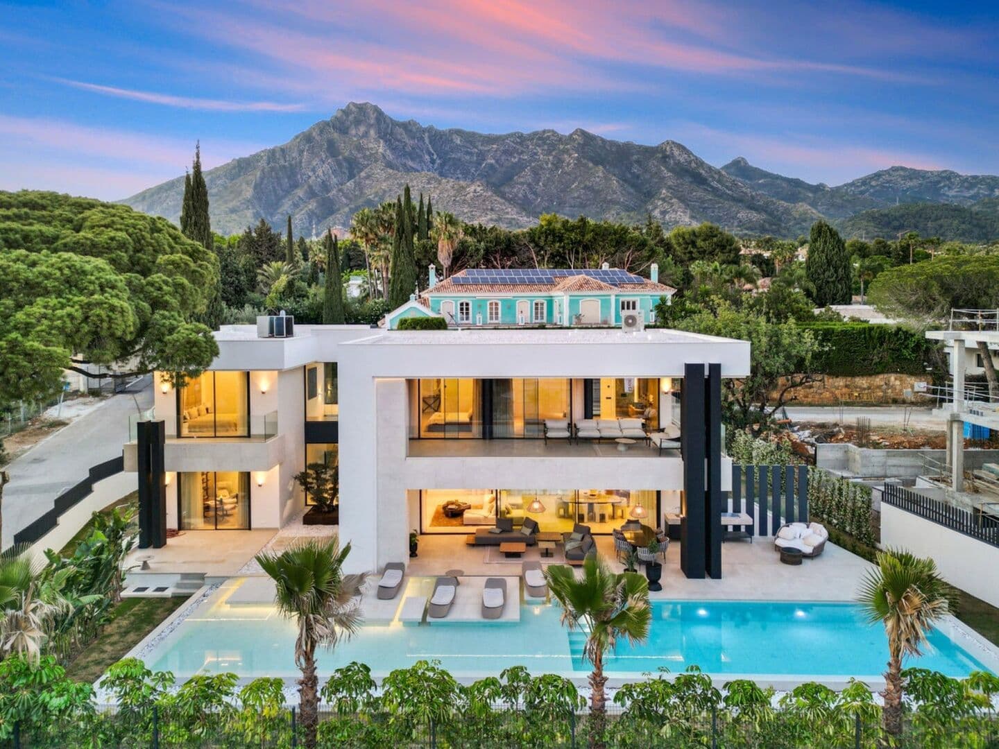 5-bedroom villa in Golden Mile photo 1