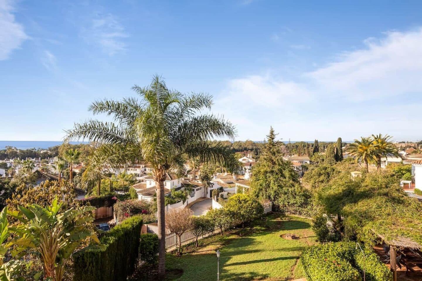 4-bedroom villa in Elviria photo 1