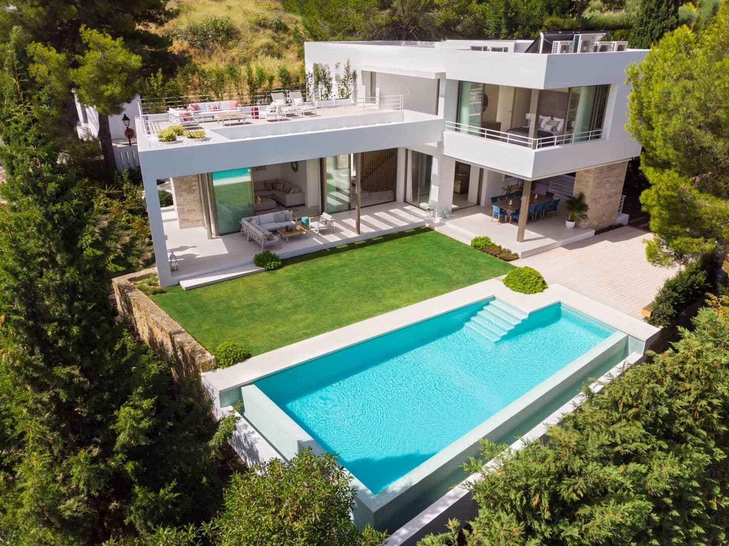 4-bedroom villa in Nueva Andalucia photo 1