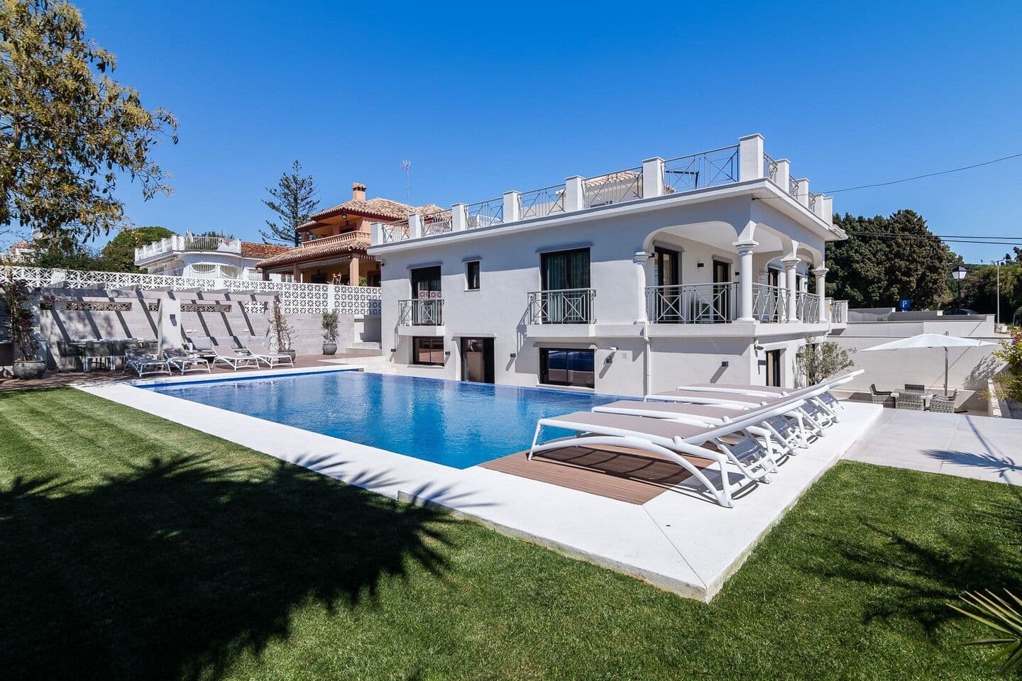 5-bedroom villa in Marbella photo 1