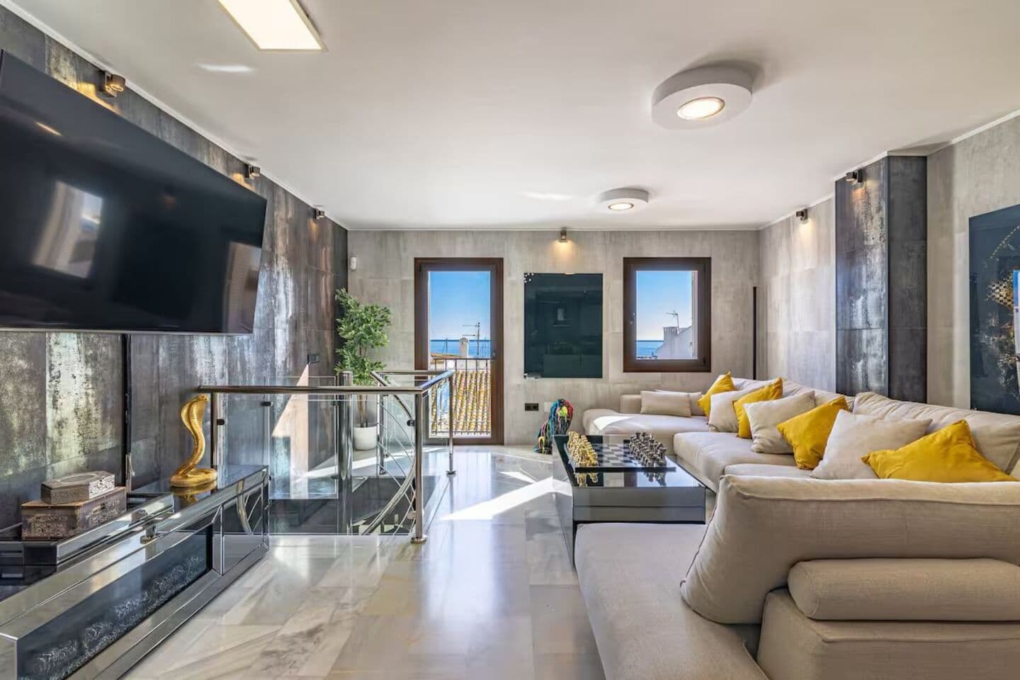 2-bedroom apartment in Puerto Banus photo 1