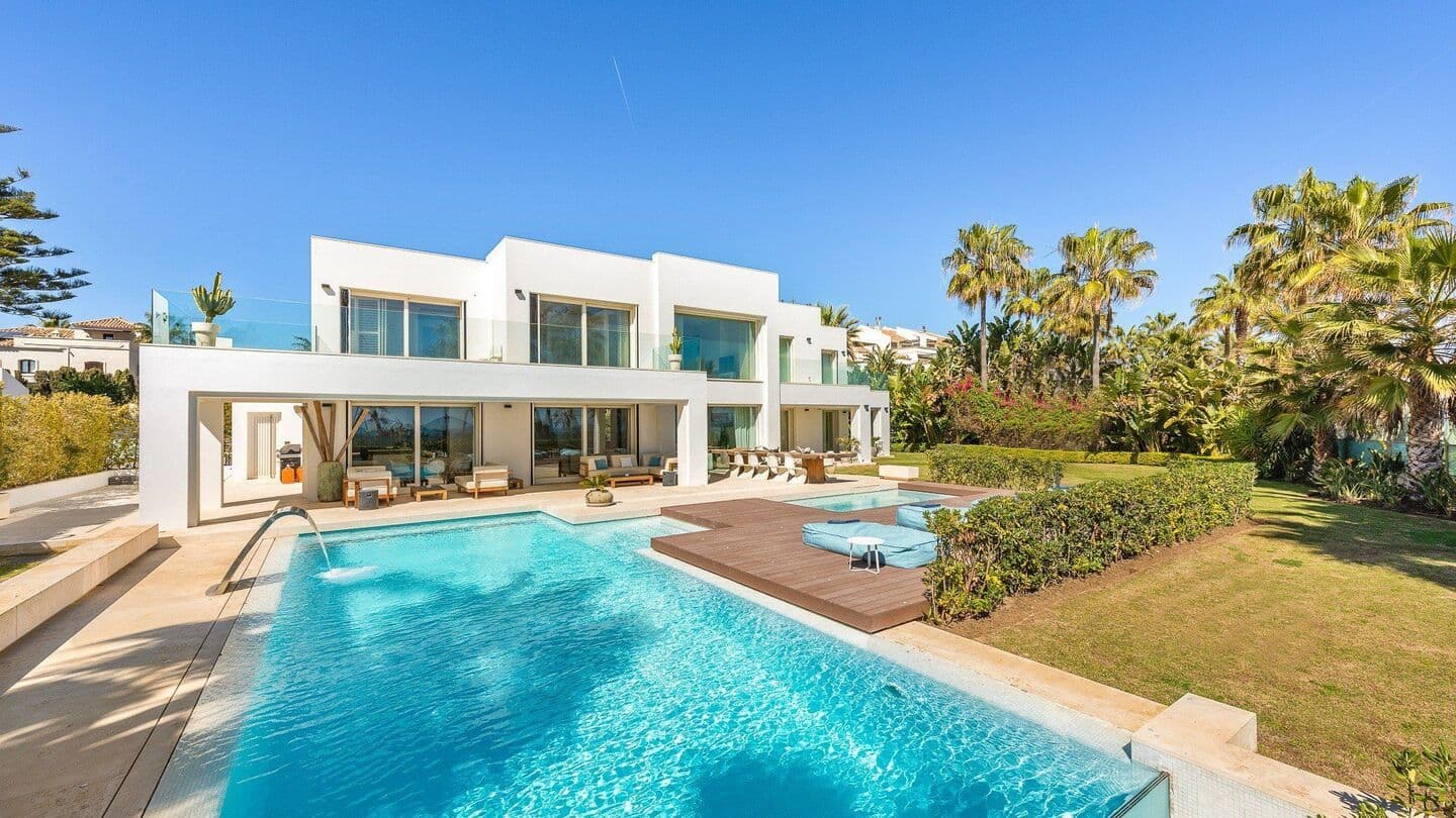 6-bedroom villa in Rio Verde Playa