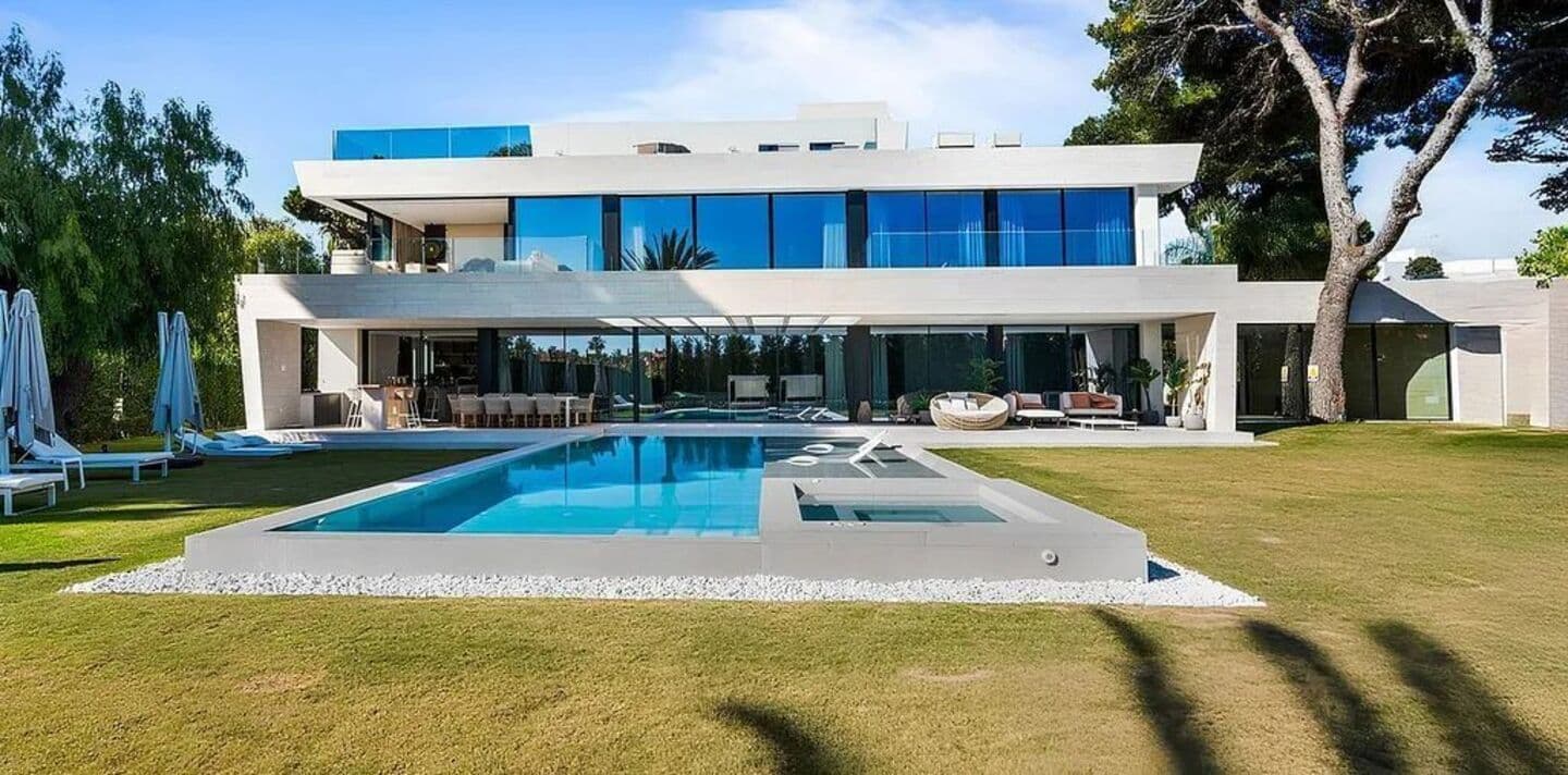 6-bedroom villa in Los Monteros photo 1