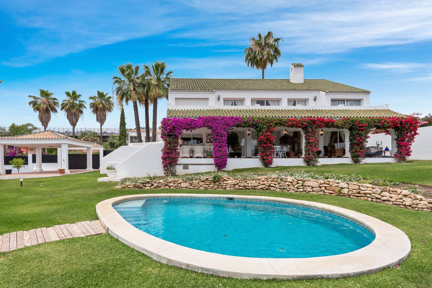 4-bedroom villa in Nueva Andalucia photo 1